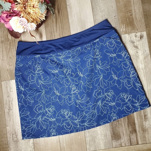 Cypress Club Women's Floral Skort Size X-Large Blue White Tummy Smoothing NWOT - Picture 2 of 13